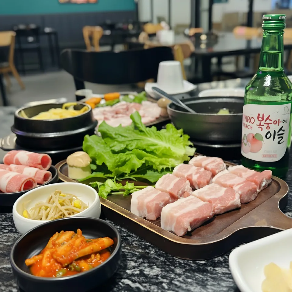 무쇠고기살롱 한식으로 테이블이 셋팅 된 모습
