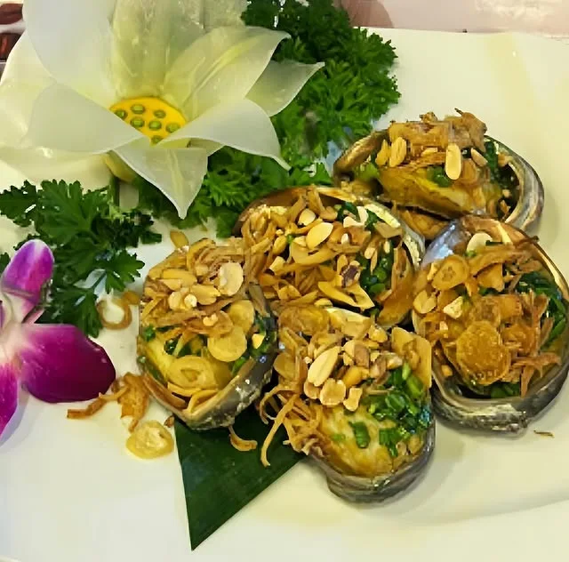 틴틴 레스토랑의 전복 요리
