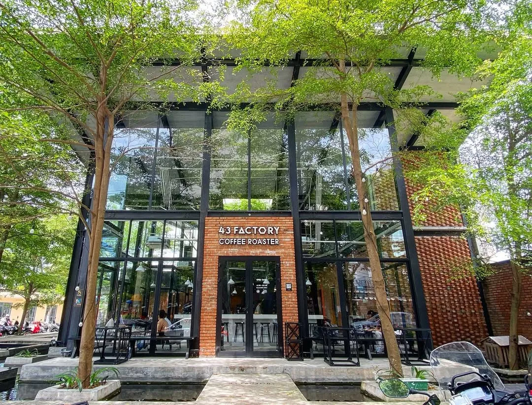 XLIII Specialty Coffee의 외부에서 본 가게모습