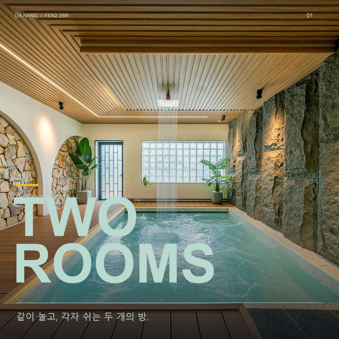 펜빌라2의 돌벽과 목재 천장, 데크로 둘러싸인 실내 수영장